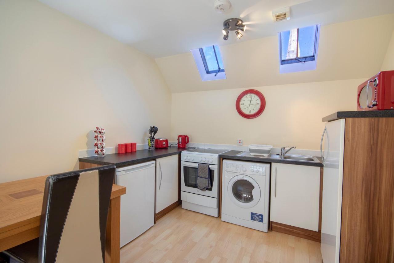 7 Varis Apartments Forres Bagian luar foto