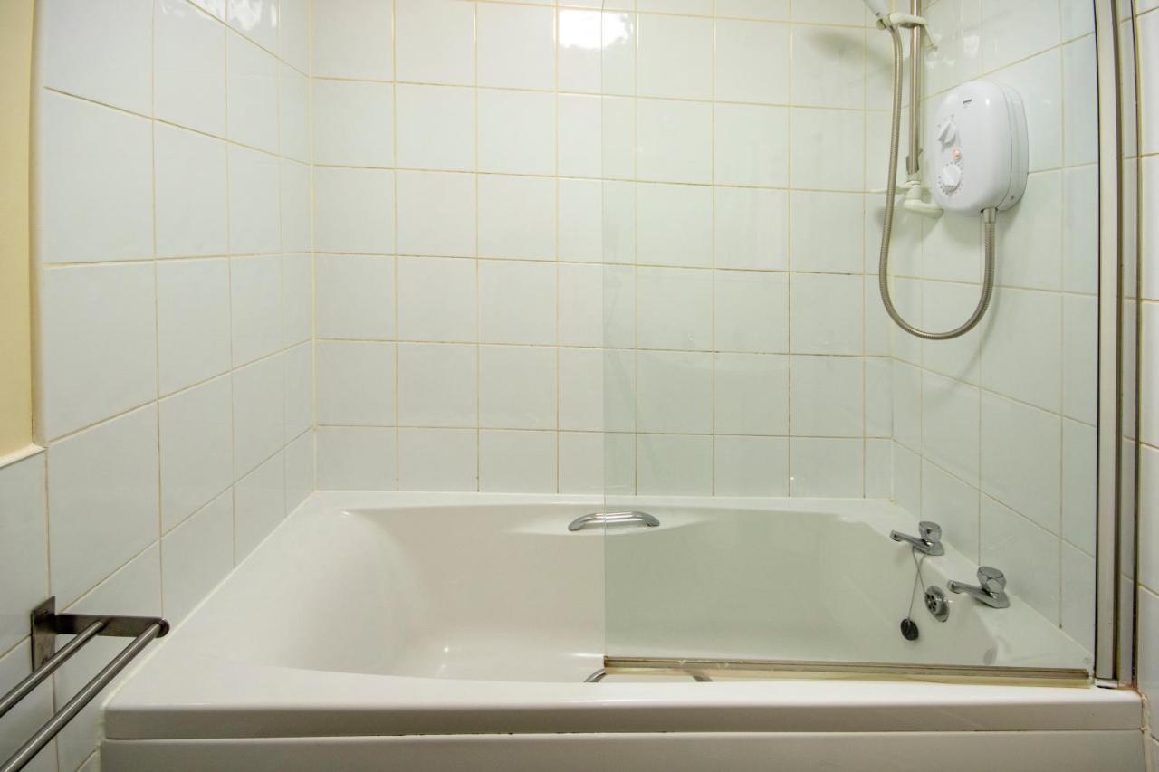 7 Varis Apartments Forres Bagian luar foto